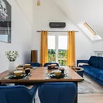 Exclusive Różana With Ac&balcony View 1 Km To The By Renters Apartamento