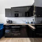 Exclusive Różana With Ac&balcony View 1 Km To The By Renters