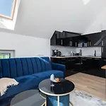 Exclusive Różana With Ac&balcony View 1 Km To The By Renters Apartamento